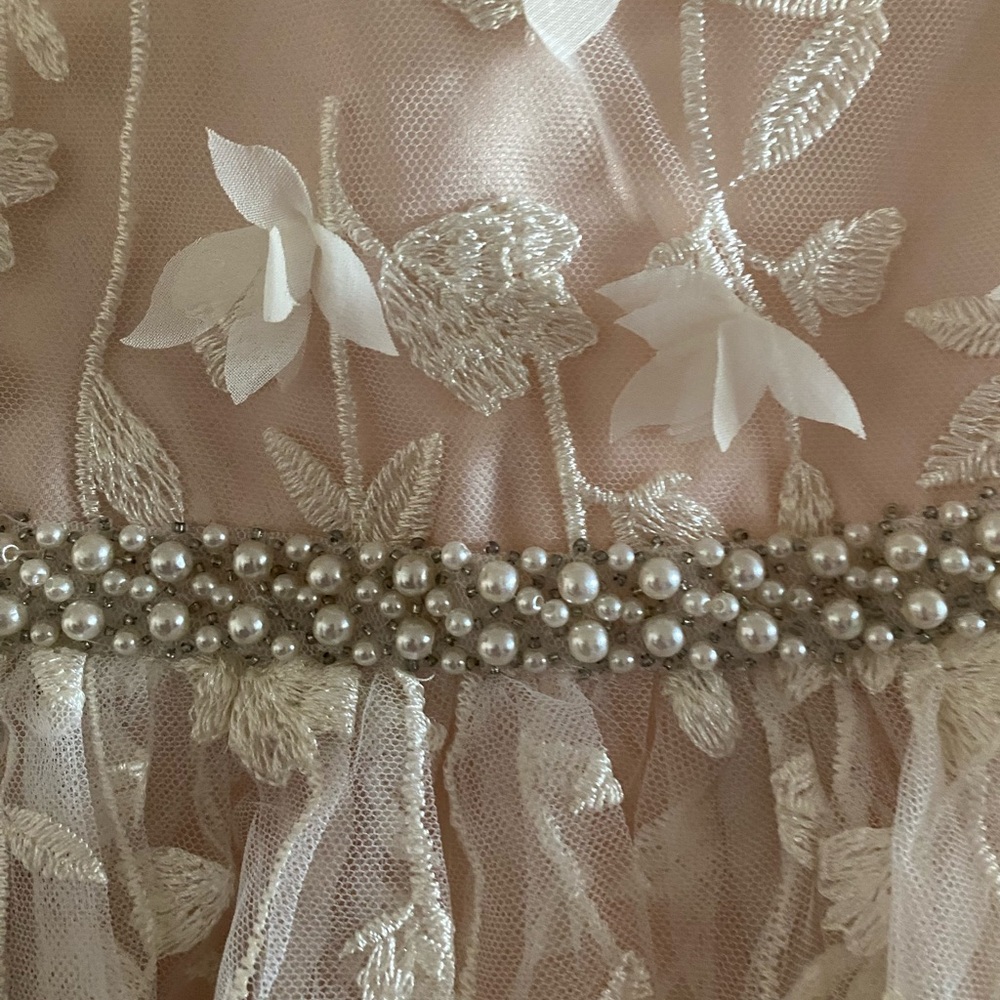 Elegant White Floral Kids Dress - Picture 2 of 5